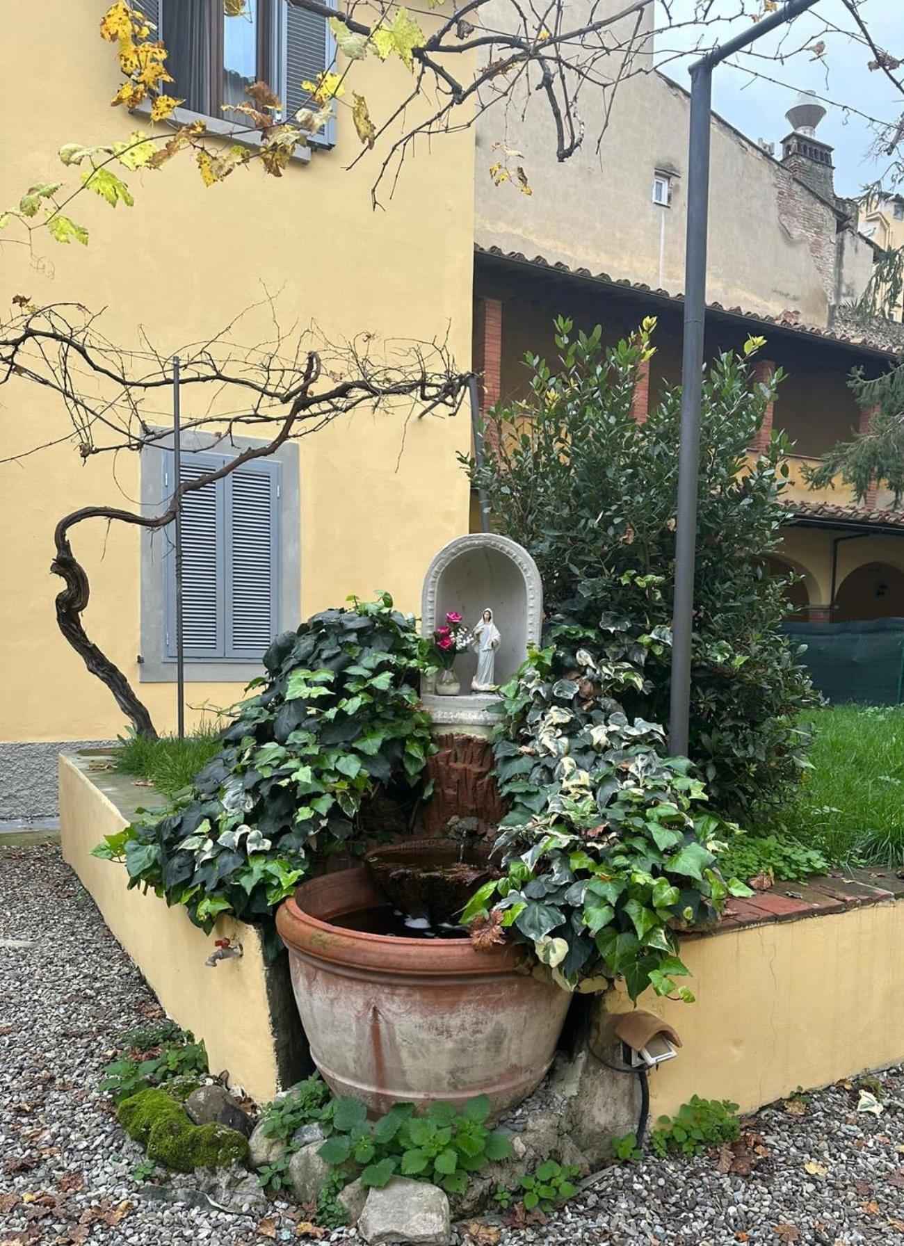 New Generation Hostel Florence Center Excellent Location The Right Alternative To Luxury Hotels A Few Steps From The Ponte Vecchio Surrounded By Restaurants And Clubs And Offers Opportunities For Shopping Free Wi-Fi Kitchen Garden Zewnętrze zdjęcie