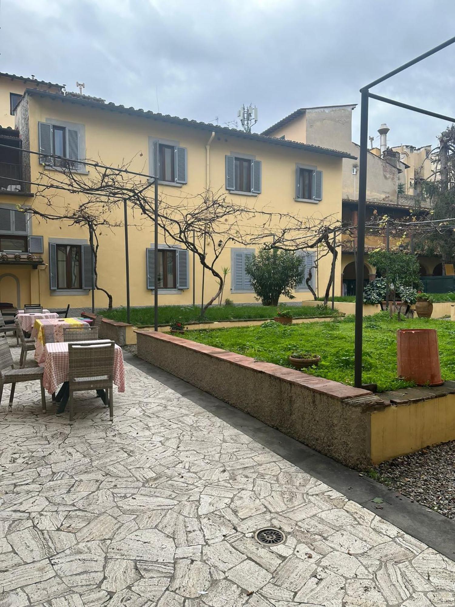 New Generation Hostel Florence Center Excellent Location The Right Alternative To Luxury Hotels A Few Steps From The Ponte Vecchio Surrounded By Restaurants And Clubs And Offers Opportunities For Shopping Free Wi-Fi Kitchen Garden Zewnętrze zdjęcie